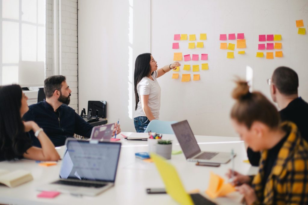 Características de un buen líder: cómo liderar a tu equipo