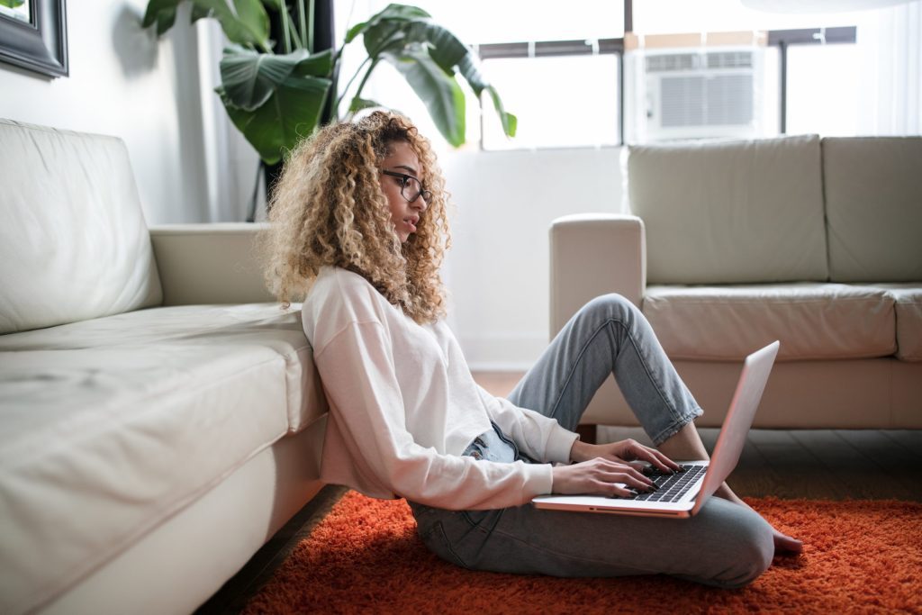 modos de desarrollar el trabajo presencial y teletrabajo